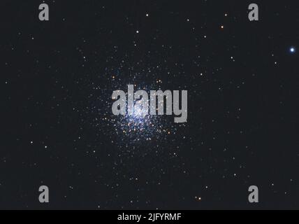 Großer Kugelhaufen des Herkules (Messier 13) 25.000 Lichtjahre von der Erde entfernt. Stockfoto