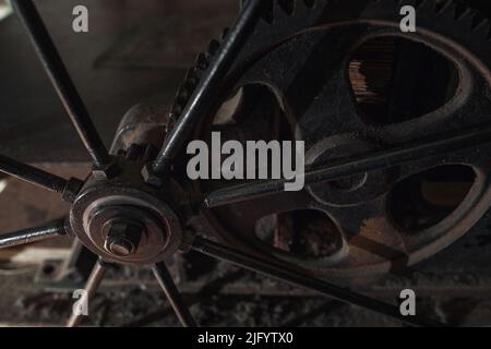 Altes rostiges Metallgetriebe, Nahaufnahme Stockfoto