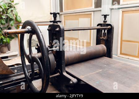 Alte Druckpresse, historische Ausstellung Stockfoto