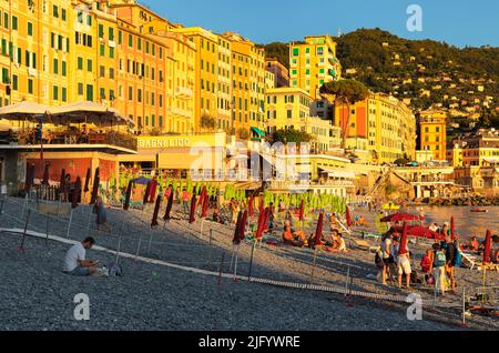 Strand von Camogli, Rivera di Levante, Genova District, Ligurien, Italien, Europa Stockfoto