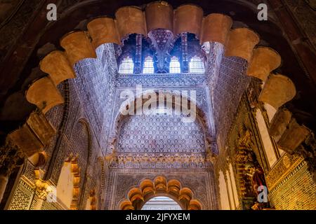 Säulen und zweistufige Bögen, große Moschee (Mezquita) und Kathedrale von Cordoba, UNESCO-Weltkulturerbe, Cordoba, Andalusien, Spanien, Europa Stockfoto