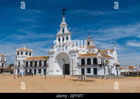 Santuario de Nuestra Senora del Rocio, El Rocio, Nationalpark Donana, UNESCO-Weltkulturerbe, Andalusien, Spanien, Europa Stockfoto