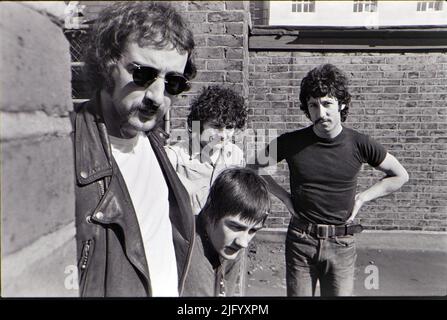 FLEETWOOD MAC UK Rockgruppe auf einem Gebäude in der Oxford Street, London, im März 1968 mit John McVie (Brille), Peter Green (T-Shirt) Mick Fleetwood (Schal) und Jeremy Spencer. Foto: Tony Gale Stockfoto