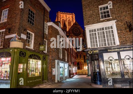 Abendansicht von Minster Gates und York Minster, City of York, North Yorkshire, England, Vereinigtes Königreich, Europa Stockfoto