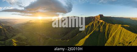 Dawn, Drakensberg Mountains, Royal Natal National Park, KwaZulu-Natal Province, Südafrika, Afrika Stockfoto