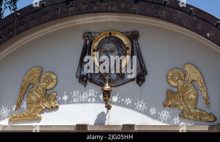 Kiew, Ukraine 16. Juni 2021: Das Zehnten-Kloster der Geburt der seligen Jungfrau Maria ist ein männliches Kloster der Ukrainischen Orthodoxen Kirche in K Stockfoto