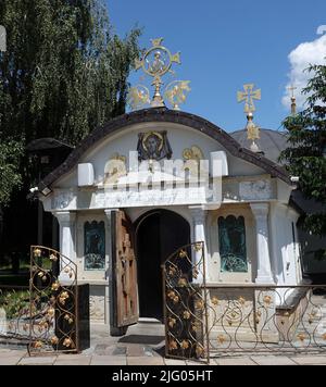 Kiew, Ukraine 16. Juni 2021: Das Zehnten-Kloster der Geburt der seligen Jungfrau Maria ist ein männliches Kloster der Ukrainischen Orthodoxen Kirche in K Stockfoto