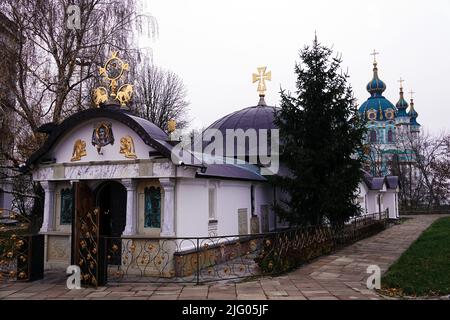 Kiew, Ukraine 16. Juni 2021: Das Zehnten-Kloster der Geburt der seligen Jungfrau Maria ist ein männliches Kloster der Ukrainischen Orthodoxen Kirche in K Stockfoto