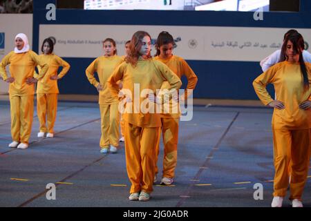 File photo - Jordaniens König Abdullah II. Und Königin Ranias älteste Tochter Prinzessin Iman, gesehen als sie an der Preisverleihung des „King Abdullah II Prize for Physical Fitness“ in Al Hussein Sport City in Amman, Jordanien, am 26. Mai 2010 teilnimmt. - Prinzessin Iman wird mit Jameel Alexander Thermiotis verlobt, wie das Haschemitische Königsgericht am 5. Juli 2022 angekündigt hat. Foto von Balkis Press/ABACAPRESS.COM Stockfoto