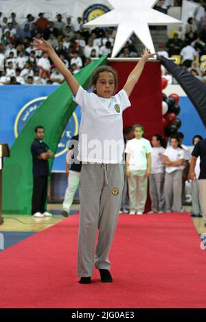 Datei Foto - Jordaniens Prinzessin Iman Bint Abdullah, 12, Tochter von König Abdullah und Königin Rania, turnt während der Verleihung des „King Abdullah II Prize for Physical Fitness Award“ am 27. Mai 2008 im Stadion von Al-Hussein Sport City in Amman, Jordanien. - Prinzessin Iman wird mit Jameel Alexander Thermiotis verlobt, wie das Haschemitische Königsgericht am 5. Juli 2022 angekündigt hat. Foto von Balkis Press/ABACAPRESS.COM Stockfoto