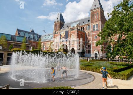 Die Gärten vor dem Rijksmuseum, Amsterdam. Stockfoto