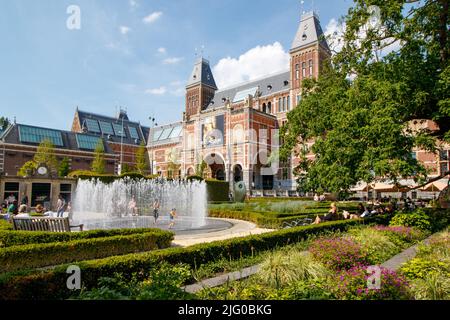 Die Gärten vor dem Rijksmuseum, Amsterdam. Stockfoto