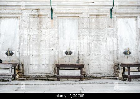 Wasserhahn zum Waschen von Händen und Füßen vor dem Gebet in Waschtischarmaturen in der Moschee in Istanbul Stockfoto