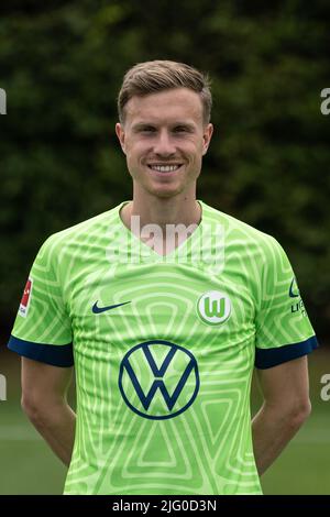 Wolfsburg, Deutschland. 06.. Juli 2022. Fußball: Bundesliga, Fotosession für die Saison 2022/23, VfL Wolfsburg, Yannick Gerhardt. Quelle: Swen Pförtner/dpa/Alamy Live News Stockfoto