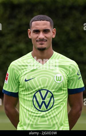 Wolfsburg, Deutschland. 06.. Juli 2022. Fußball: Bundesliga, Fotosession für die Saison 2022/23, VfL Wolfsburg, Maxence Lacroix. Quelle: Swen Pförtner/dpa/Alamy Live News Stockfoto