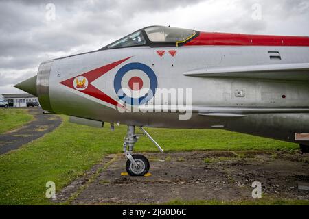 RAF English Electric Lightning XP748 (wirklich ZF583) im Solway Aviation Museum Stockfoto