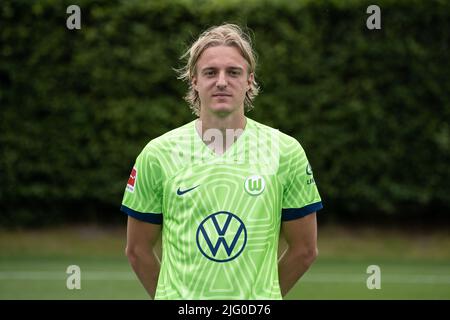 Wolfsburg, Deutschland. 06.. Juli 2022. Fußball: Bundesliga, Fotosession für die Saison 2022/23, VfL Wolfsburg, Sebastiaan Bornauw. Quelle: Swen Pförtner/dpa/Alamy Live News Stockfoto