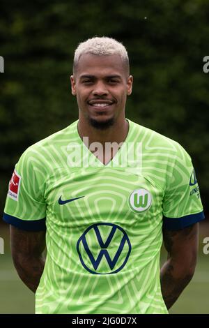 Wolfsburg, Deutschland. 06.. Juli 2022. Fußball: Bundesliga, Fotosession für die Saison 2022/23, VfL Wolfsburg, Lukas Nmecha. Quelle: Swen Pförtner/dpa/Alamy Live News Stockfoto