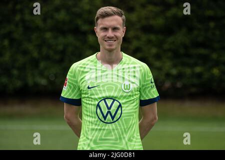 Wolfsburg, Deutschland. 06.. Juli 2022. Fußball: Bundesliga, Fotosession für die Saison 2022/23, VfL Wolfsburg, Yannick Gerhardt. Quelle: Swen Pförtner/dpa/Alamy Live News Stockfoto