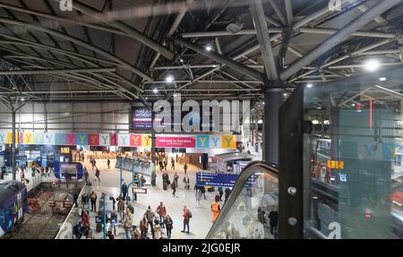 Der Bahnhof Leeds ist der Hauptbahnhofbahnhof, der das Stadtzentrum von Leeds in West Yorkshire, England, bedient Stockfoto