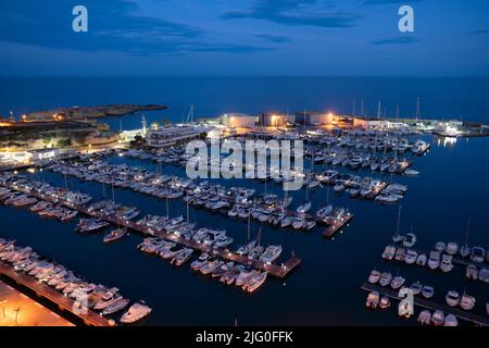 Abendlicht und Boote in Marina El Campello Alicante Spanien Stockfoto