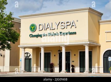 Houston, Texas USA 12-05-2021: Außenansicht des Dialyspa-Gebäudes in Houston, TX. Dialysezentrum für klinische Behandlung. Stockfoto