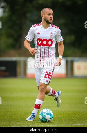 Wageningen, Niederlande, 06/07/2022, Stands Nicolas Raskin im Einsatz während eines Freundschaftsspiels zwischen Standard Liege und den niederländischen Schieß los. Eagles während eines Trainingslagers des belgischen First League Teams Standard Liege, in Wageningen, Niederlande, vor der Saison 2022-2023, Mittwoch, 06. Juli 2022. BELGA FOTO VIRGINIE LEFOUR Stockfoto