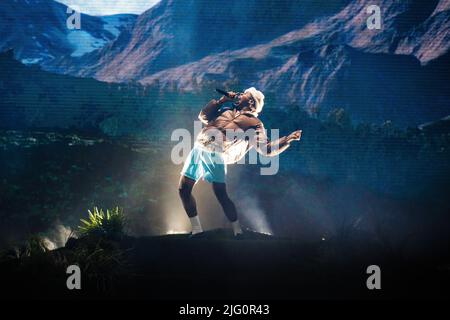 Roskilde, Dänemark. 01., Juli 2022. Der amerikanische Rapper Tyler, The Creator, spielt ein Live-Konzert während des dänischen Musikfestivals Roskilde Festival 2022 in Roskilde. (Foto: Gonzales Photo - Peter Troest). Stockfoto