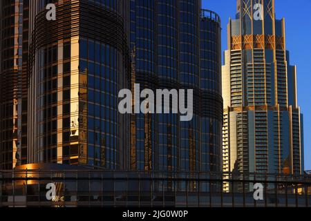 Burj Khalifa, Spiegelung, Dubai, Wolkenkratzer, , moderne Architektur, atemberaubende Aussicht auf die Skyline mit Hochhäusern, Skyscraper und Hotel Stockfoto