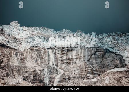 Einsturzgefahr durch den Gletscher Planpincieux auf der italienischen Seite des Mont-Blanc-Massivs Stockfoto