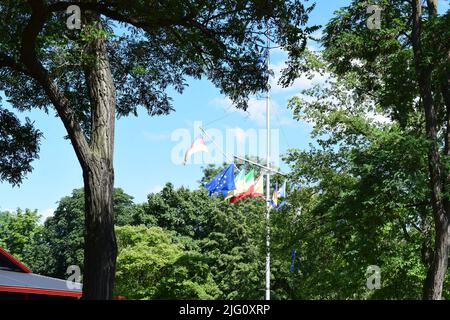Flaggen in einem Park Stockfoto