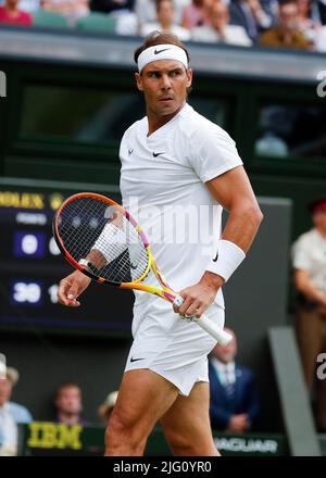 London, Großbritannien. 6.. Juli 2022, All England Lawn Tennis and Croquet Club, London, England; Wimbledon Tennisturnier; Rafael Nadal (ESP) Credit: Action Plus Sports Images/Alamy Live News Stockfoto