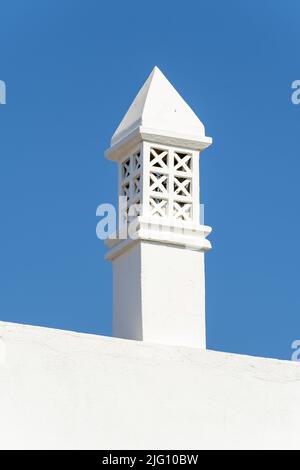 Blick auf einen traditionellen offenen Kamin in Estai, Faro, Algarve, Portugal Stockfoto