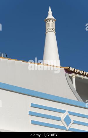 Blick auf einen traditionellen offenen Kamin in Estai, Faro, Algarve, Portugal Stockfoto