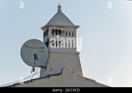 Blick auf einen traditionellen offenen Kamin in Estai, Faro, Algarve, Portugal Stockfoto