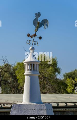 Blick auf einen traditionellen offenen Kamin in Estai, Faro, Algarve, Portugal Stockfoto