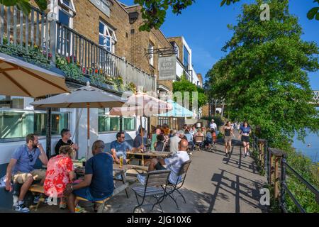 The City Barge Pub an der Themse in Chiswick, London, England, Großbritannien Stockfoto