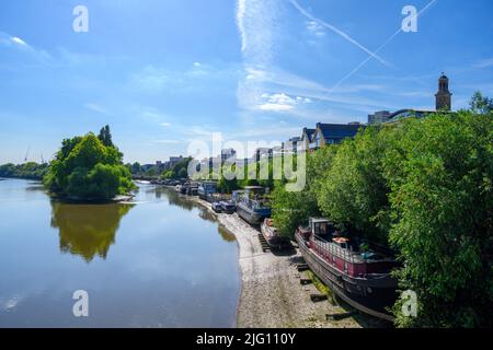 Themse von Kew Bridge, London, England, Großbritannien Stockfoto