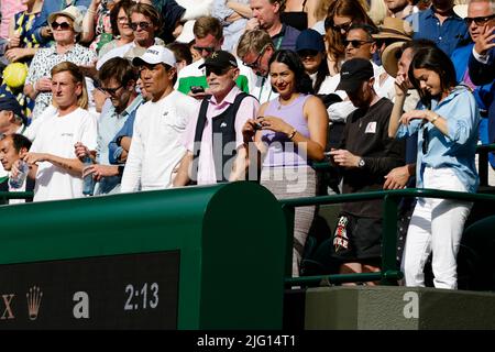 London, Großbritannien, 6.. Juli 2022: Teammitglied von Nick Kyrgios aus Australien beim Wimbledon Championchips 2022 im All England Lawn Tennis and Croquet Club in London. Kredit: Frank Molter/Alamy Live Nachrichten Stockfoto