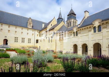 Die königliche Abtei unserer Lieben Frau von Fontevraud ein ehemaliges Kloster im Dorf Fontevraud-l'Abbaye, westliche Frence. Departement Maine-et-Loire. Stockfoto