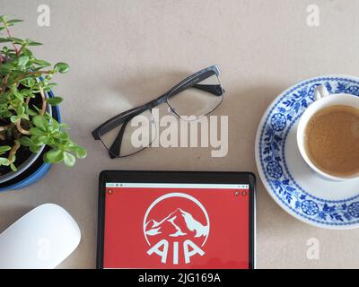 Deutschland. 6.. Juli 2022. In dieser Abbildung wird ein Logo der AIA Group auf einem Tablet angezeigt. (Bild: © Igor Golovniov/SOPA Images via ZUMA Press Wire) Stockfoto