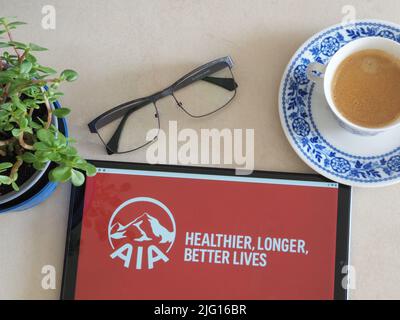 Deutschland. 6.. Juli 2022. In dieser Abbildung wird ein Logo der AIA Group auf einem Tablet angezeigt. (Bild: © Igor Golovniov/SOPA Images via ZUMA Press Wire) Stockfoto