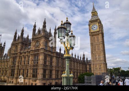 London, Großbritannien. 6.. Juli 2022. Blick auf die Houses of Parliament und Big Ben. Stockfoto