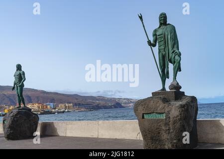 Candelalria, Teneriffa, Spanien, 19. Juni 2022. Skulpturen von Guanchen-Königen in Candelaria, Teneriffa, Kanarische Inseln. Stockfoto