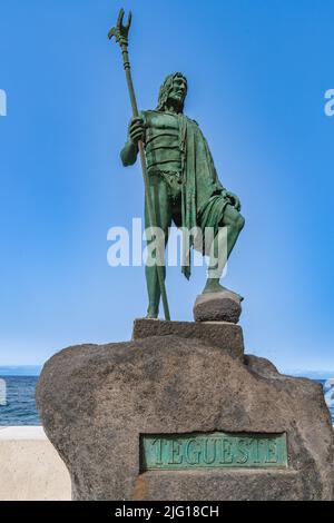 Candelaria, Teneriffa, Spanien, 19. Juni 2022.Statue des Guanche King Tegueste in Candelaria, Teneriffa, Kanarische Inseln. Stockfoto