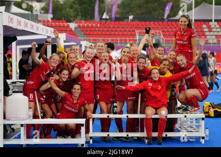 Belgiens Spieler feiern nach dem Gewinn eines Eishockey-Spiels zwischen belgischen Roten Panthern und Japan am Mittwoch, den 06. Juli 2022 in Terrassa, Spanien, Spiel 3/3 in Pool D der Gruppenphase der Frauen-FIH-Weltmeisterschaft 2022. BELGA FOTO JOMA GARCIA Stockfoto