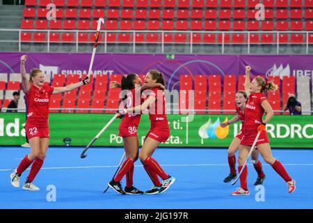 Die belgische Ambre Ballenghien feiert am Mittwoch, den 06. Juli 2022, in Terrassa, Spanien, das Spiel 3/3 in Pool D der Gruppenphase der FIH-Weltmeisterschaft der Frauen 2022, nach einem Tor während eines Eishockeyspiels zwischen belgischen Roten Panthern und Japan. BELGA FOTO JOMA GARCIA Stockfoto