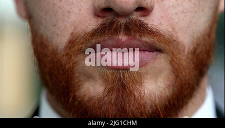 Ernste Rothaarige Mann Lippen und Mund Nahaufnahme mit rotem Bart Stockfoto