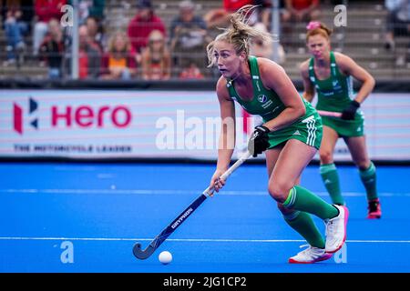 AMSTELVEEN, NIEDERLANDE - 6. JULI: Sarah Hawkshaw aus Irland beim Spiel der FIH Hockey Women's World Cup 2022 zwischen Irland und Deutschland im Wagener Hockey Stadium am 6. Juli 2022 in Amstelveen, Niederlande (Foto: Jeroen Meuwsen/Orange Picles) Stockfoto