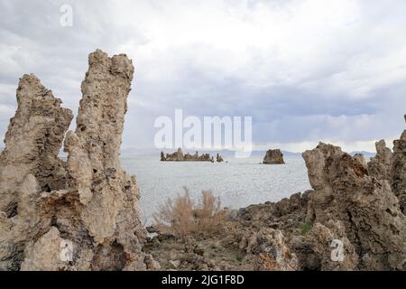 Das einzigartige Aussehen der Insel Tuffstein am Mono Lake, Kalifornien Stockfoto